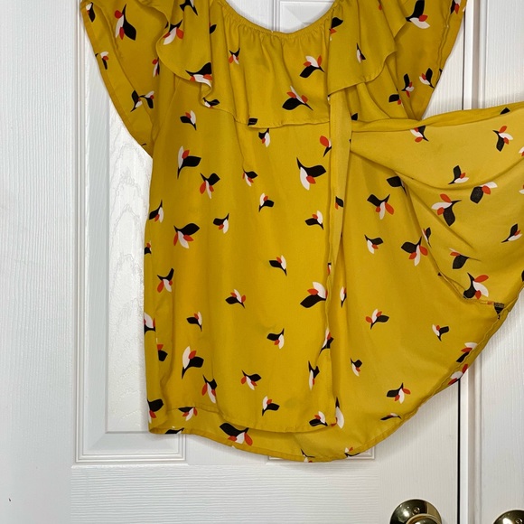 Off the shoulder Top - Picture 2 of 2